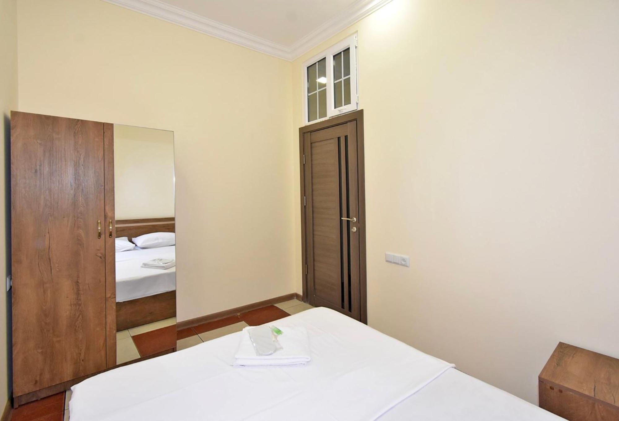 Hotel Costa Ереван Екстериор снимка