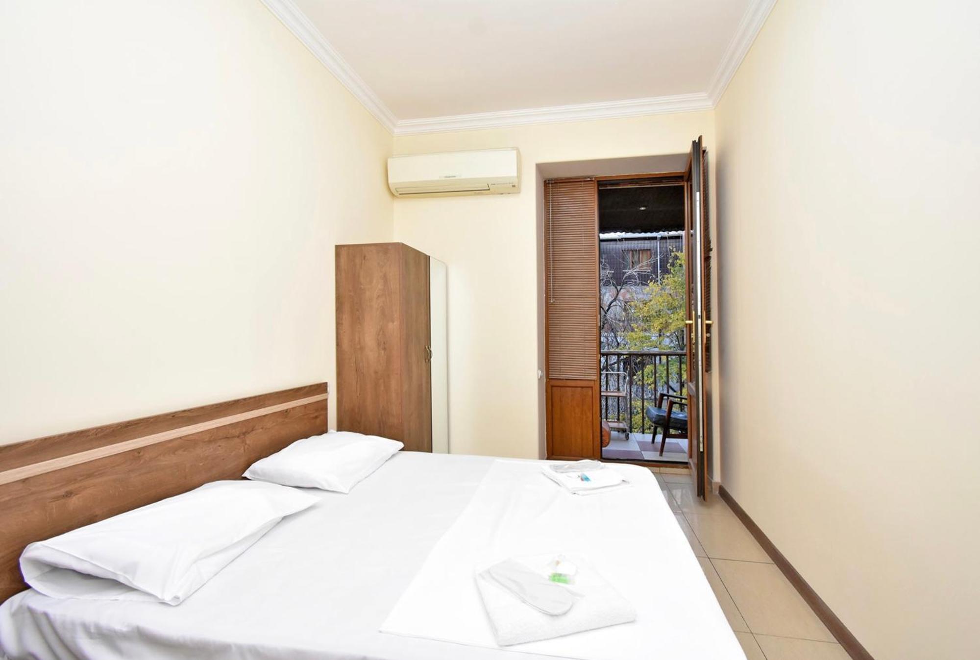 Hotel Costa Ереван Екстериор снимка