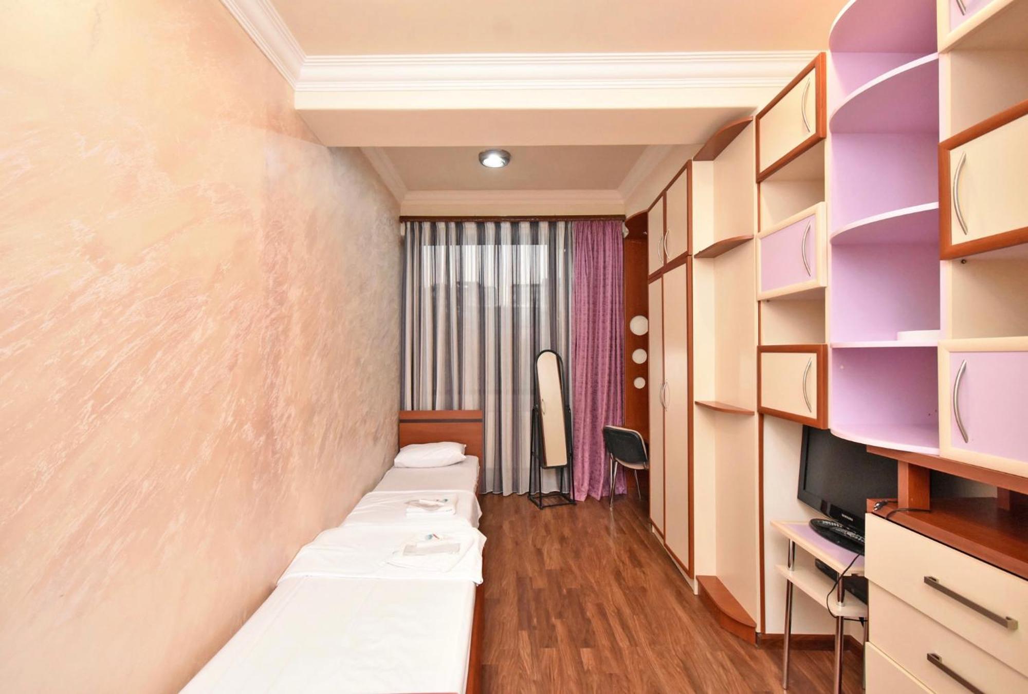 Hotel Costa Ереван Екстериор снимка