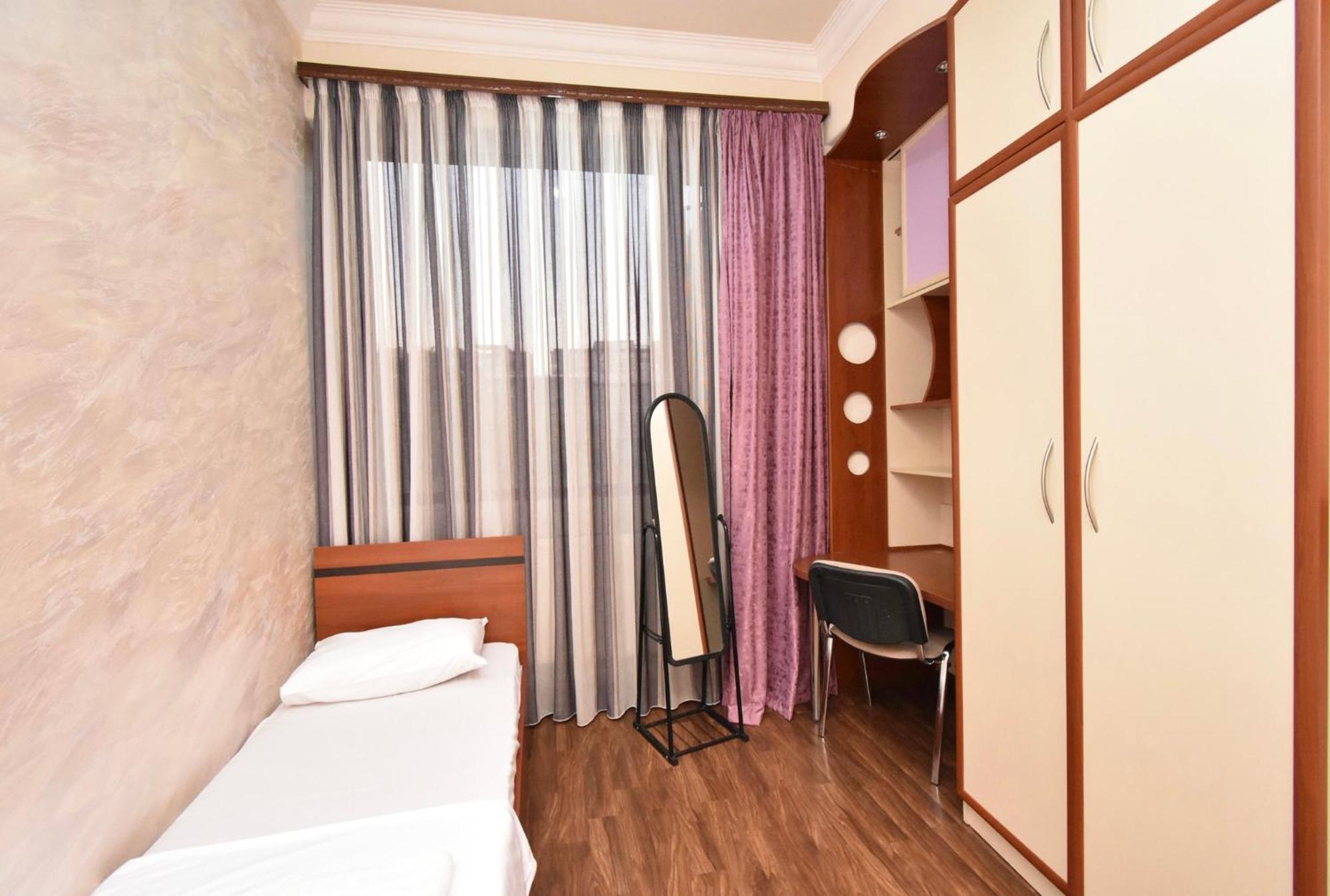 Hotel Costa Ереван Екстериор снимка