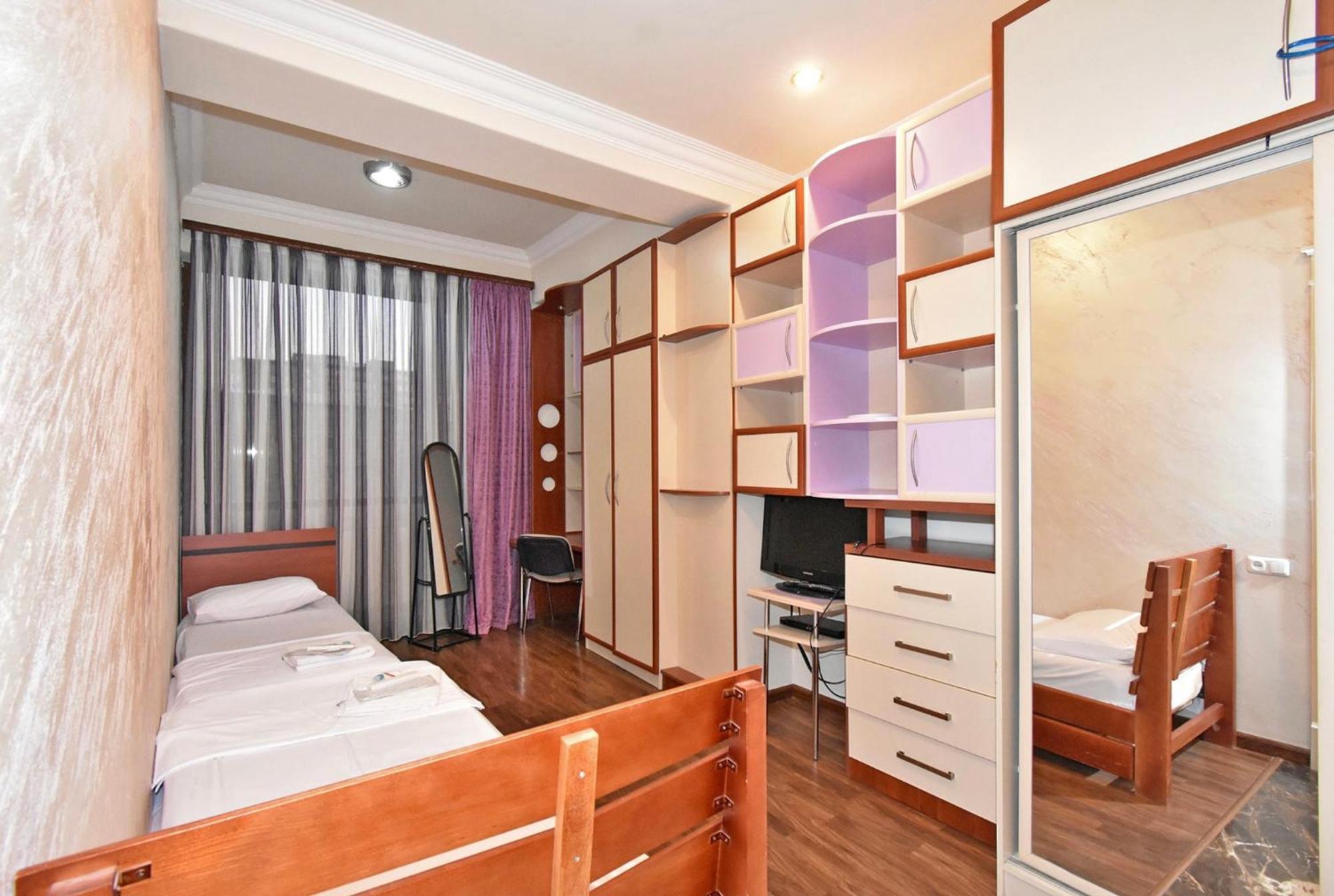 Hotel Costa Ереван Екстериор снимка