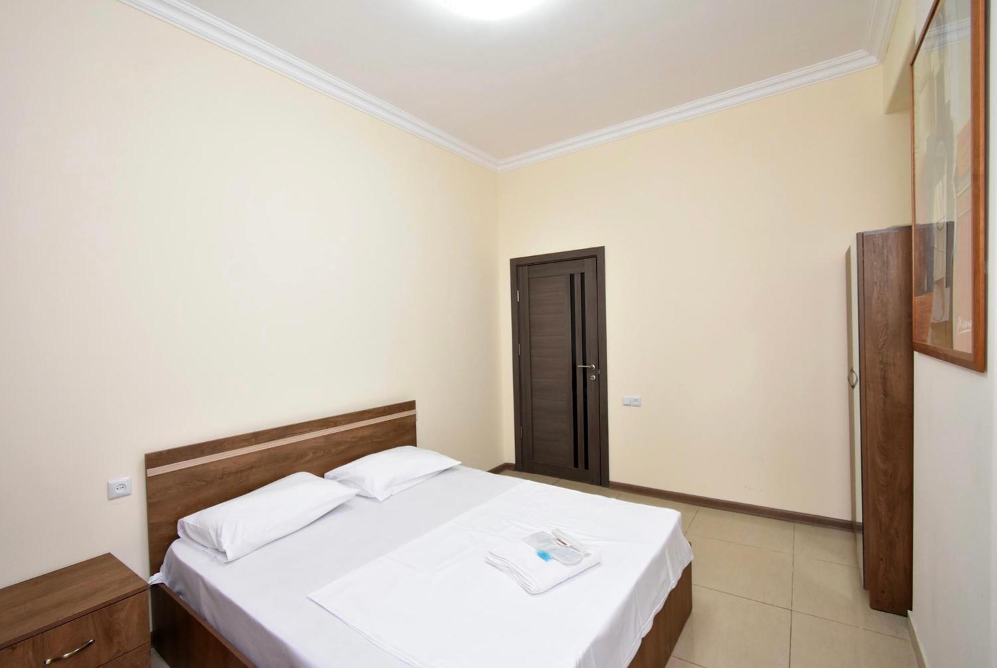 Hotel Costa Ереван Екстериор снимка